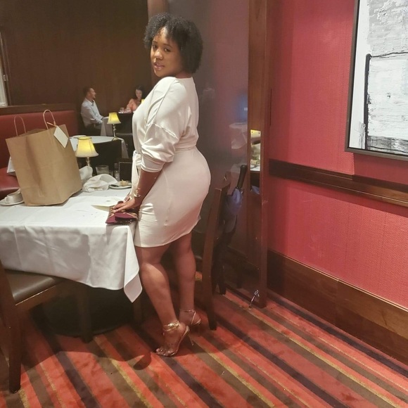 💕🦋MEET THE POSHER!!! - Picture 6 of 7